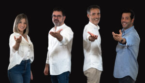 fotografía de empresa, miembros del equipo realizando una presentación