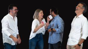 fotografía de empresa, miembros del equipo riendo en dinámica